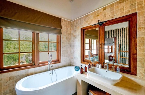 Sukadana Hotel | Kampung Kecil Front Beach