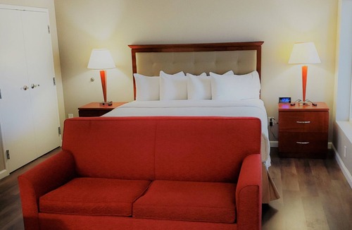 Madeira Beach Hotel | King Accessible Standard Room