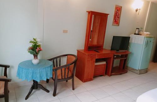Pattaya Bay House | Kingfisher House and Bar