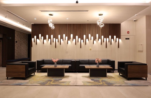 Jadaf Hotel | Kingsgate Canal Hotel