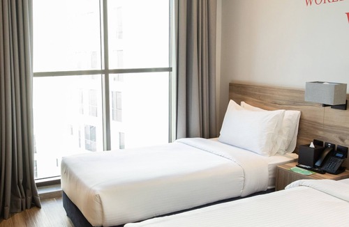 Jadaf Hotel | Kingsgate Canal Hotel