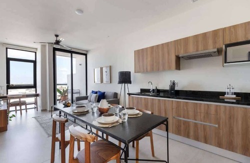Downtown Cancun Apartment | Lagoon-View Apt - Cancun - Pool & Gym - Sleeps 4