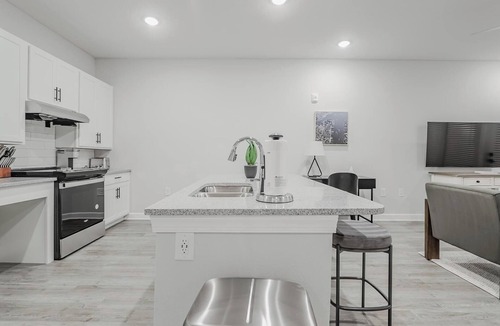 Fort Myers Apartment | Landing | Modern 1BD, Pool