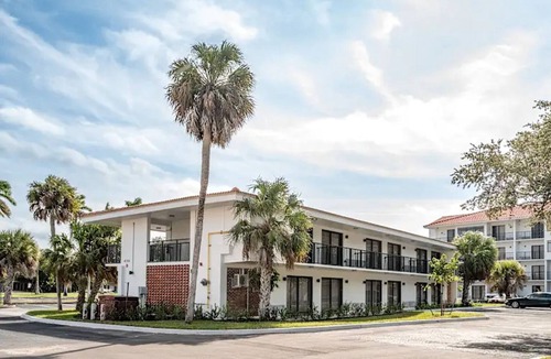 Golden Gate Apartment | Landing | Modern Studio, Clubhouse, Courtyard