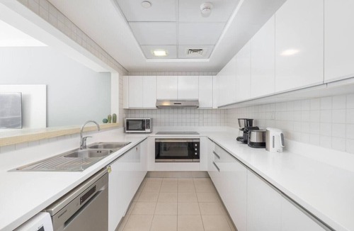 Dubai Marina Apartment | Lavish 3-BR in Al Bateen’s Gem