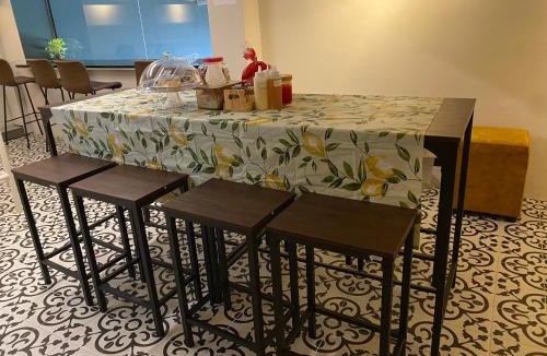 Wang Burapha Phirom Hostel | Lhong Krung Hostel
