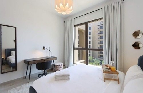 Al Sufouh 1 Apartment | Livbnb - Bright Serene 1B Retreat with Pool View