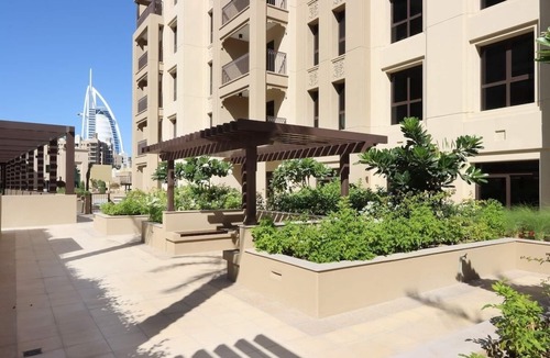 Al Sufouh 1 Apartment | Livbnb - Bright Serene 1B Retreat with Pool View
