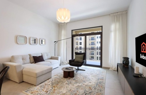 Al Sufouh 1 Apartment | Livbnb - Bright Serene 1B Retreat with Pool View