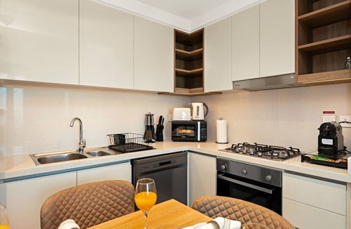 DIFC Apartment | Lively 2BR btwn DIFC & Downtown