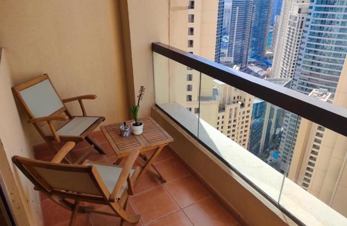 Jumeirah Beach Residence Hostel | Lunar Beach View Hostel