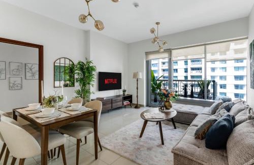 Downtown Dubai Apartment | LUX 2BR Burj & Fountain View Steps from Dubai Mall