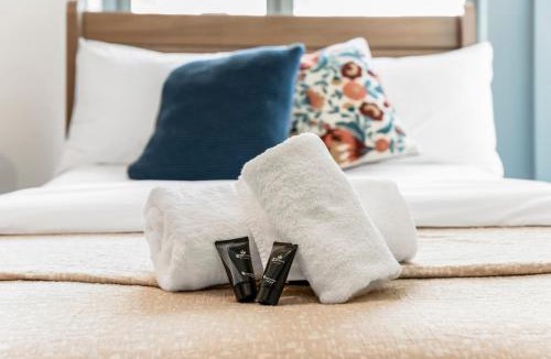 Downtown Dubai Apartment | LUX 2BR Burj & Fountain View Steps from Dubai Mall