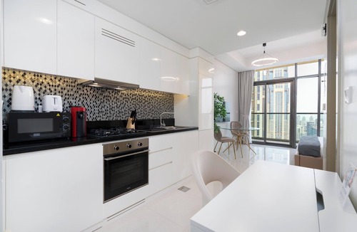Sheikh Zayed Road Apartment | Lux BnB Aykon City I Skyline Canal Views