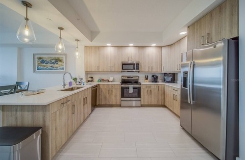 Island Estate Condo | Lux Waterfront Penthouse with Amenities & Services