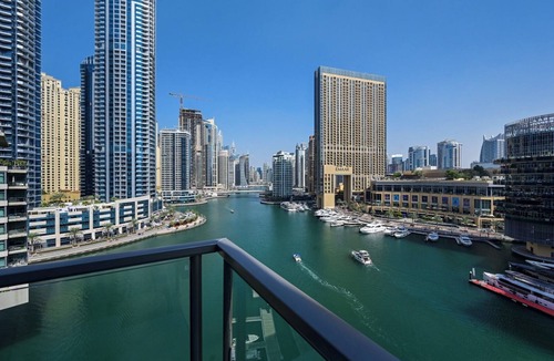 Jumeirah Beach Residence Condo | Luxe Dubai Marina 3BR condo! Stunning Views, Modern Amenities, Prime Location.