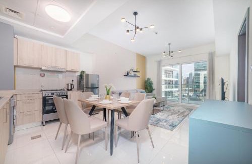 Business Bay Apartment | Luxurious 1-BR with Balcony & Views Business Bay