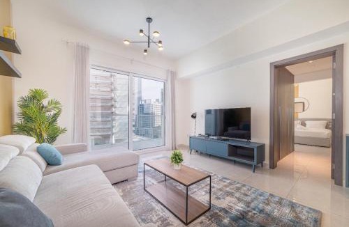 Business Bay Apartment | Luxurious 1-BR with Balcony & Views Business Bay
