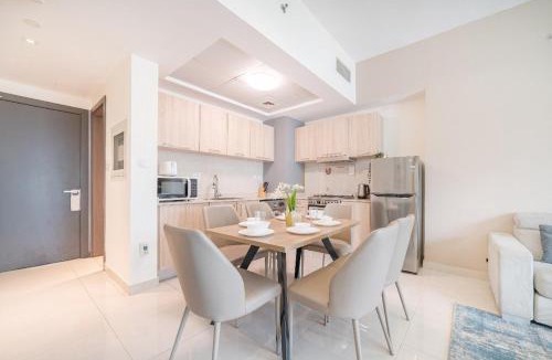 Business Bay Apartment | Luxurious 1-BR with Balcony & Views Business Bay