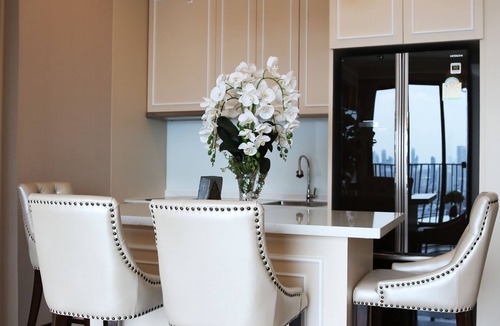 Huai Khwang Condo | Luxurious 2 bedrooms condo close to airport link
