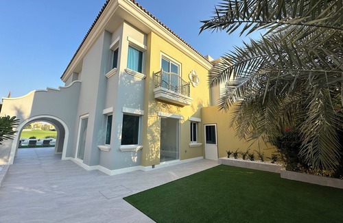 Dubai Sports City Villa | Luxurious 5 Bedroom Golf Course Villa with Stunning Pool, WiFi, AC in Dubai