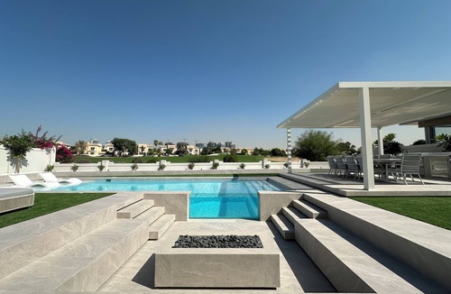 Dubai Sports City Villa | Luxurious 5 Bedroom Golf Course Villa with Stunning Pool, WiFi, AC in Dubai