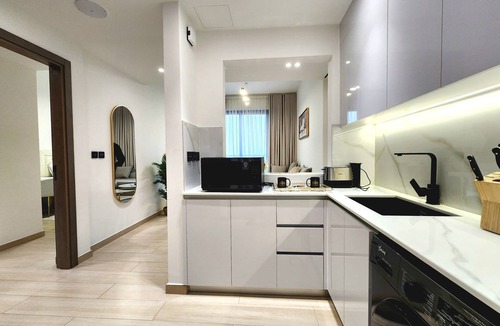 Al Quoz Apartment | Luxurious Comfort in JVC