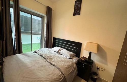 Al Muraqqabat Apartment | Luxurious Modern Apartment with Patio, Kitchen, Pool