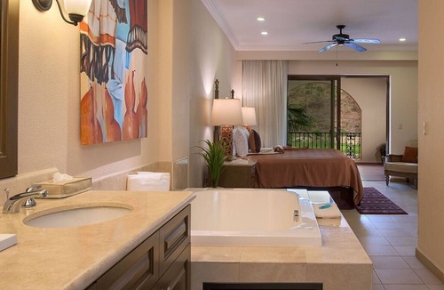 Loreto Apartment | Luxurious Retreat with Stunning Ocean Views in Loreto