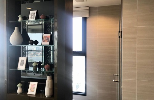 Bang Sue Condo | Luxurious room river view+1min Skytrain+Wifi Entire place for 4-5 people.