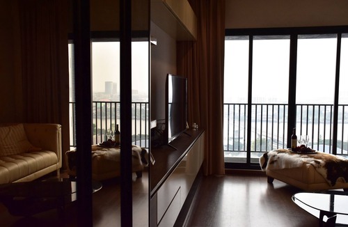 Bang Sue Condo | Luxurious room river view+1min Skytrain+Wifi Entire place for 4-5 people.