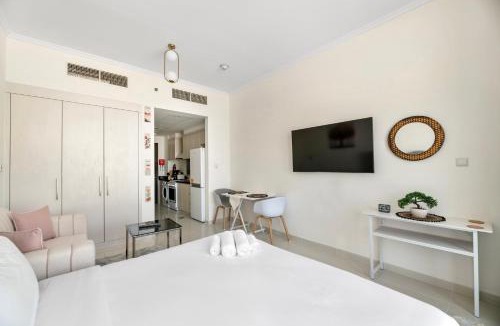 Dubai Apartment | Luxurious - Studio - Damac Hills - Pool & Gym