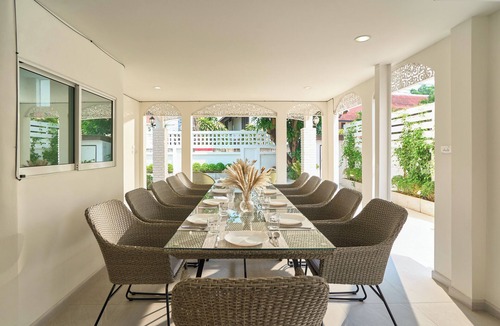 Chang Khlan Villa | Luxurious 5-bedroom Pool Villa in the Heart of Chiang Mai near Night Bazaar