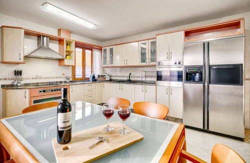 Badia Blava Villa | Luxurious villa with pool in Bahía Grande