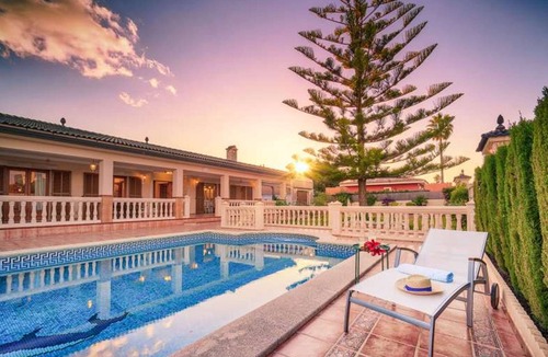 Badia Blava Villa | Luxurious villa with pool in Bahía Grande