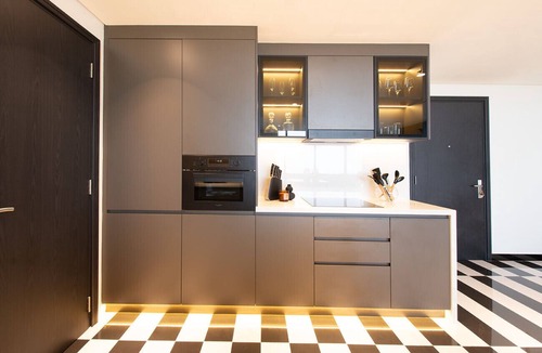 Bur Dubai Apartment | Luxury 1 Bed Apartment in Sky Gardens