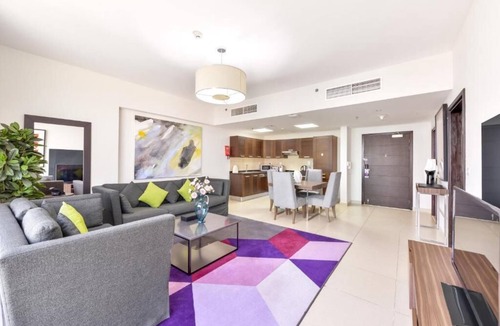 Sheikh Zayed Road Apartment | Luxury 1 Bedroom w/Infinity Pool Near DWTC