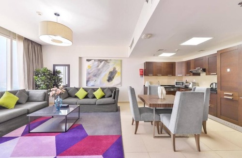 Sheikh Zayed Road Apartment | Luxury 1 Bedroom w/Infinity Pool Near DWTC