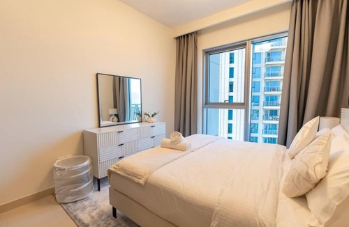 Dubai Apartment | Luxury 1BR on high floor with park & Sea views