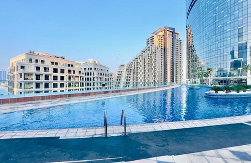 Abu Dhabi Apartment | Luxury 1BR with Direct Access to Shams Boutik Mall