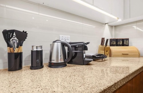 Downtown Dubai Apartment | Luxury 2BR with Burj Khalifa View & Balcony Near Dubai Mall, Dining, Metro