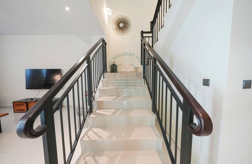 Dubai Apartment | Luxury 4BR Villa With Private Garden
