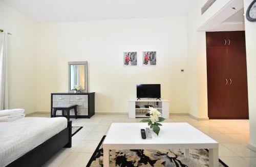 Discovery Gardens Apartment | Luxury Escapes - Budget Studio with Garden Views near Metro - MED64 DG