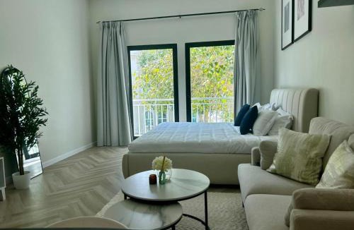 Discovery Gardens Apartment | Luxury Modern Studio I Discovery Gardens