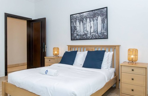 Jumeira 3 Bed & Breakfast | Luxury Stay: Panoramic Sunset Views