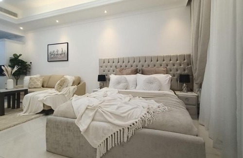 Al Barsha Apartment | Luxury Studio with Pool, Gym & Sauna
