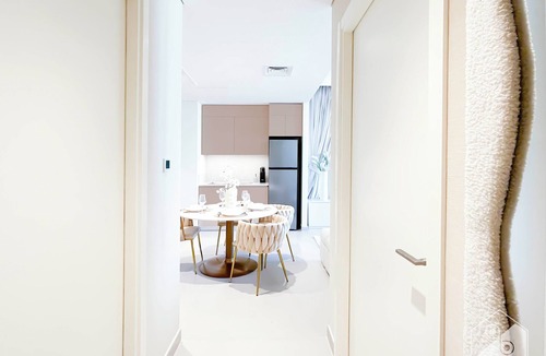 Dubai Apartment | Luxury & Style at Dubai Creek 1B with balcony
