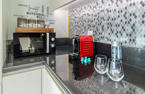 Dubai Apartment | Magical One Bedroom Apartment With Rooftop Pool & Burj Khalifa View Sleeps 4.