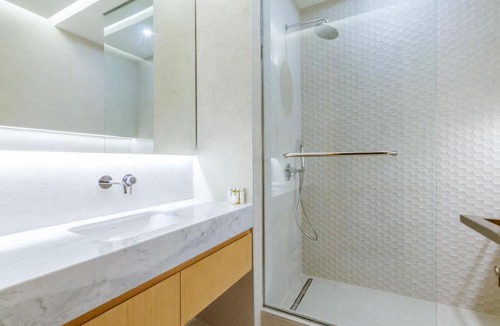 Palm Jumeirah Apartment | Maison Privee - 5 Star Resort stay on Palm Jumeirah with Sea View