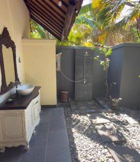 Pemuteran House | Mango Moon